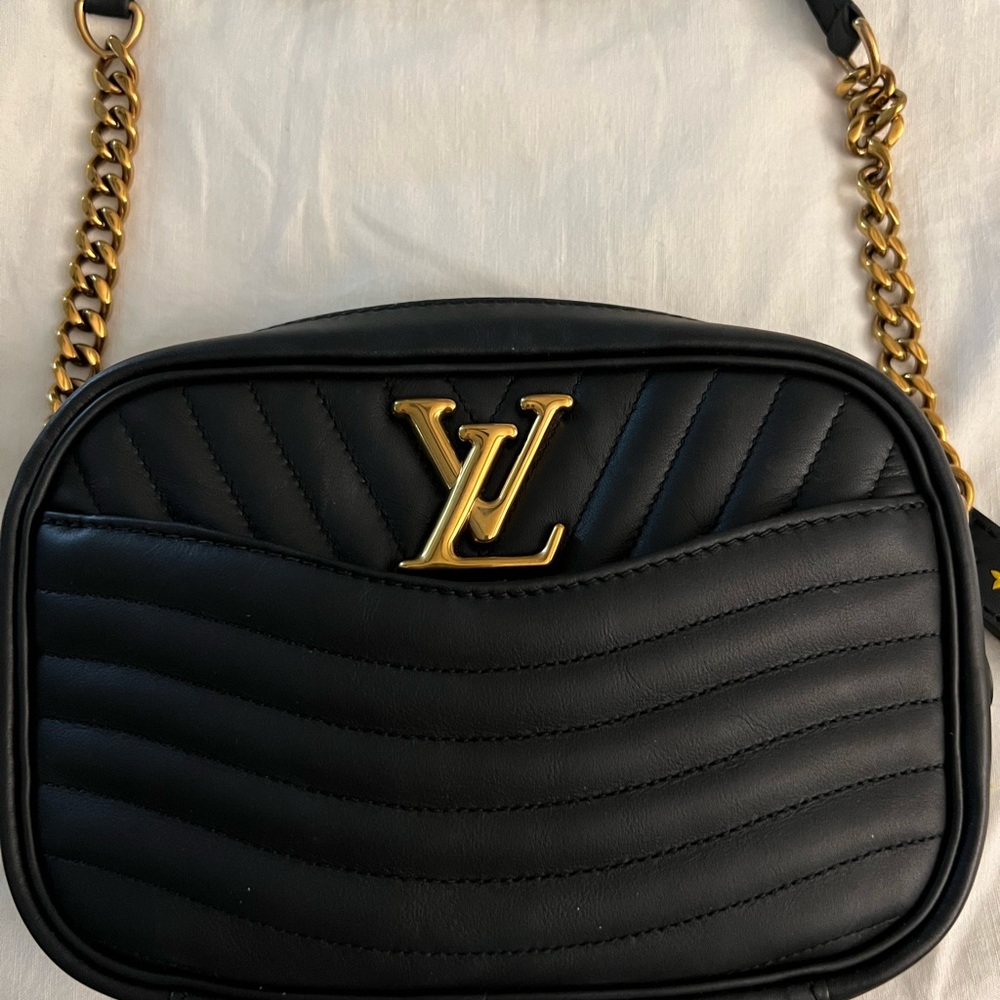Authentic Louis Vuitton New Wave Camera Bag Black (limited addition spring 2020)